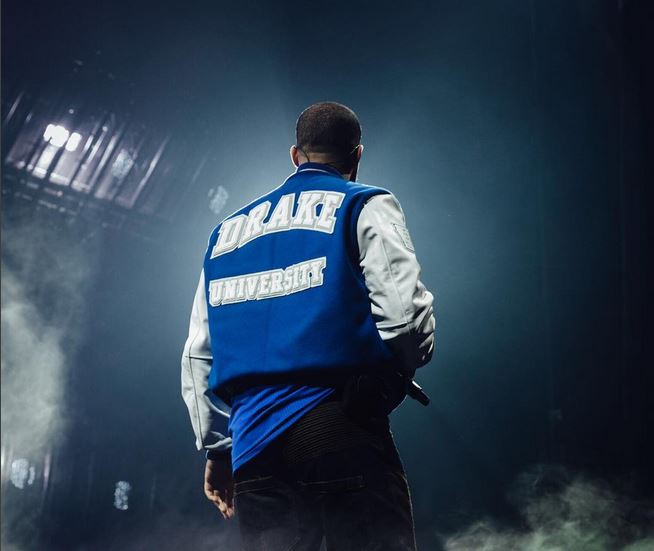 However, in the middle of the night, after reppin’ the school on stage at his concert with a Drake U jacket he was gifted, Drake paid them all a visit.