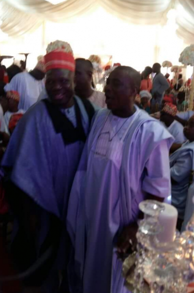 K1 and Sefiu Alao exchanging pleasantries at a wedding in Abeokuta