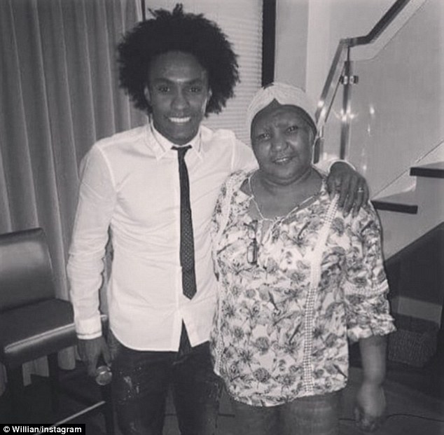 Willian posted a picture with his mother