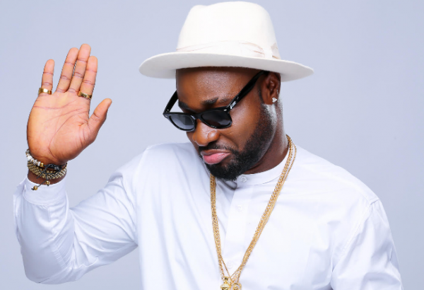 Lady wants to make love to Harrysong by force, singer cries out