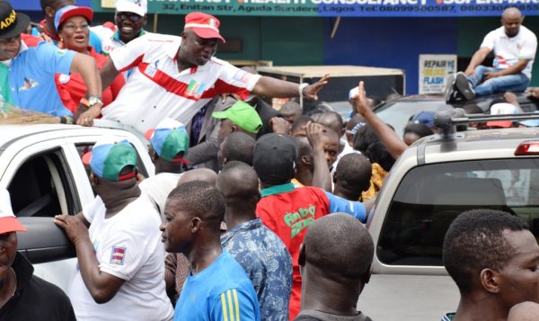 Akinwunmi-Ambode-on-RoadShow-in-Surulere