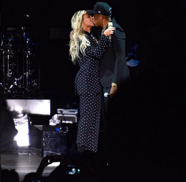 And then Bey snuck in a smooch with Jay Z :