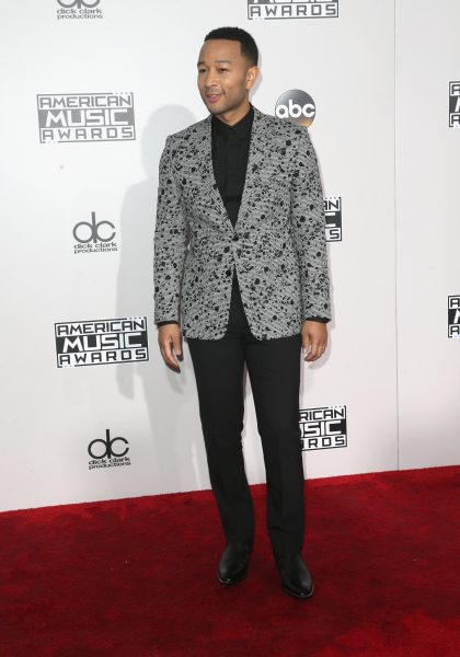 John looks incredible as always in grey suit and black trouser