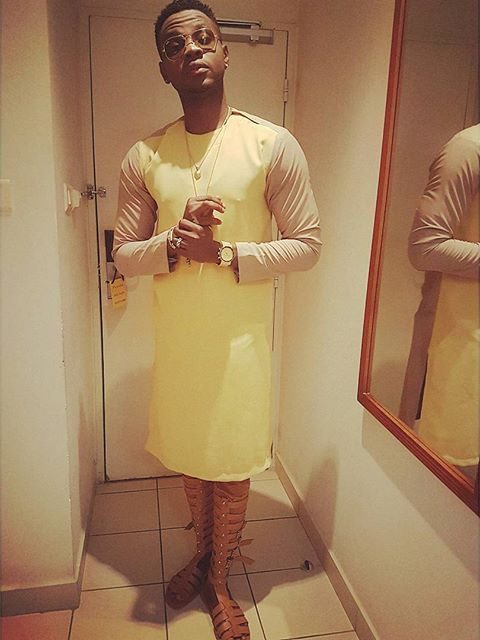 Kiss Daniel wearing a carton coloured gladiators
