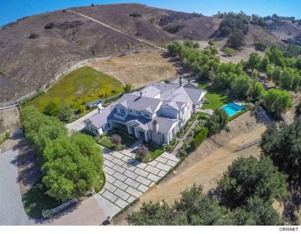 1213-kylie-jenner-house-crisnet-5