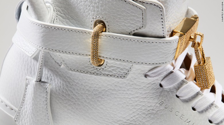 The style cribs design elements – like the padlock hardware – from Hermes’ Birkin bag