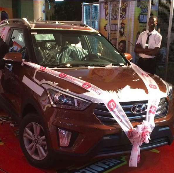 A photograph of the brand new Hyundai Santa Fe Eazi received the keys for winning 2016 Next Rated Award. Credit: SP