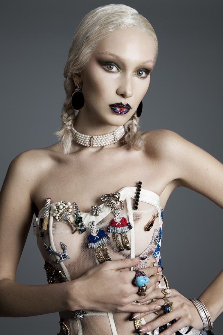 The model is seen rocking platinum blonde hair and bejeweled lips.