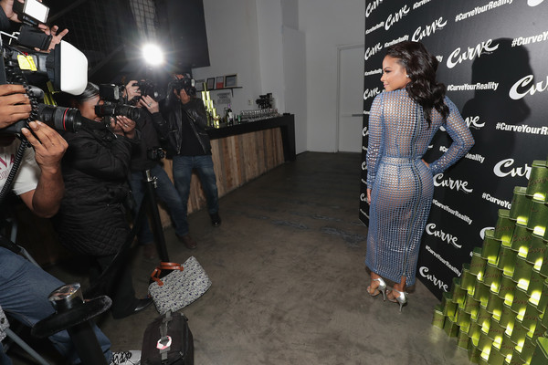 Christina poses for the papz