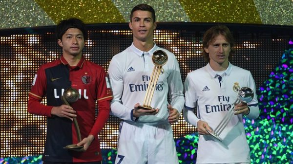 Shibasaki, Ronaldo and Modric with their awards in Japan