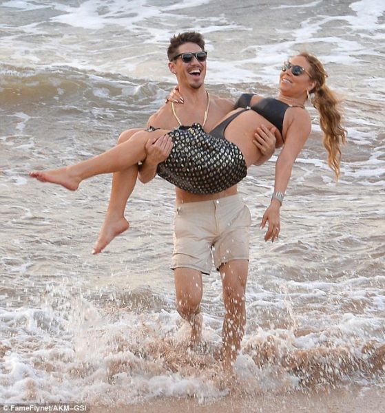 Mariah's new man seemed to be struggling to hold her up