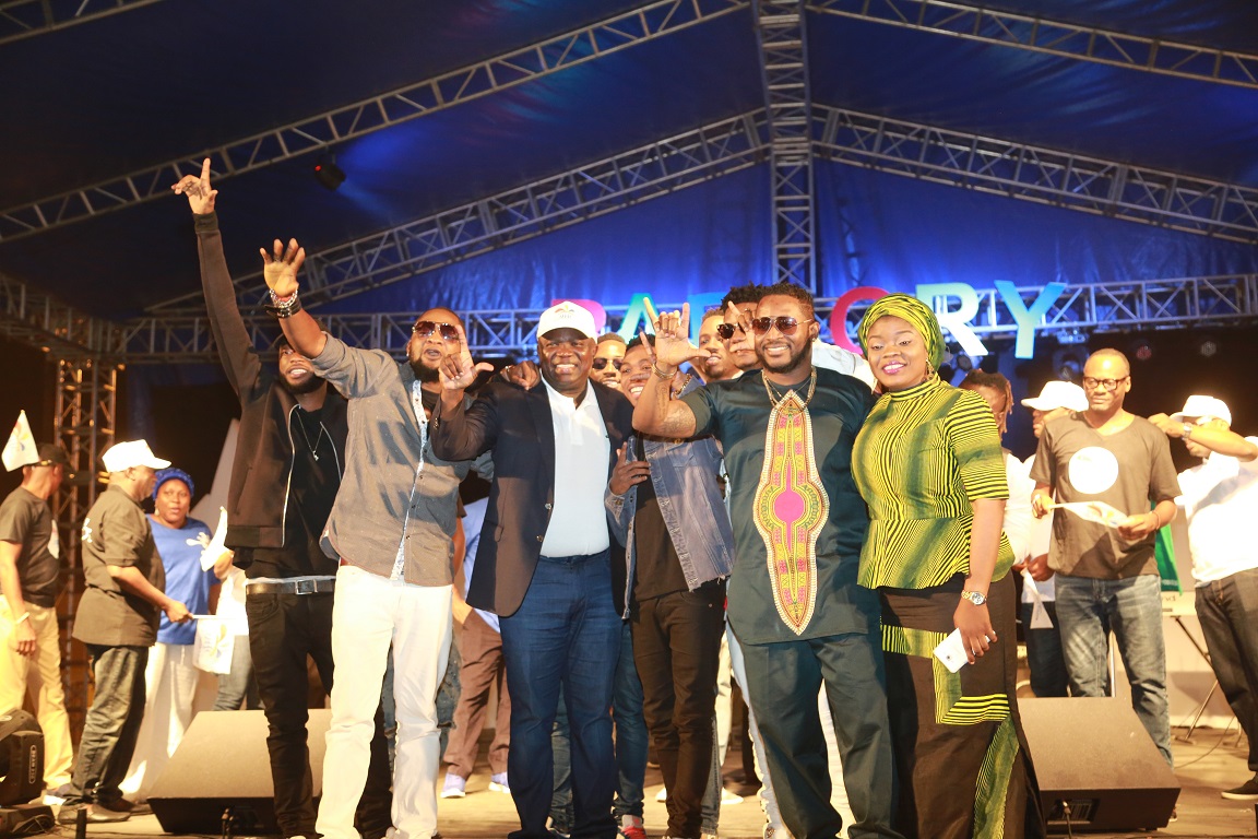 Governor Ambode with Jazzman Olofin, Olu Maintain and more at OLF Badagry