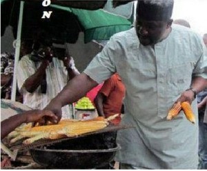 Okorocha-buying-corn (1)
