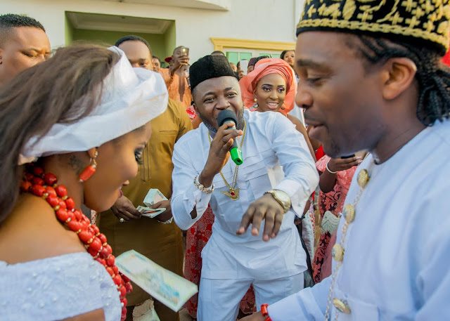 MC Galaxy thrills the couple with his hit songs on their special day