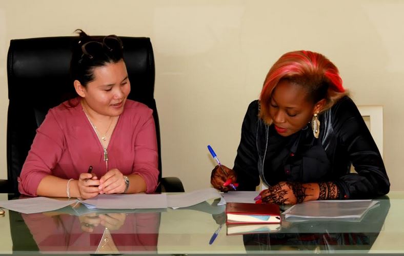 Alizee inks recording deal with Asian music label.