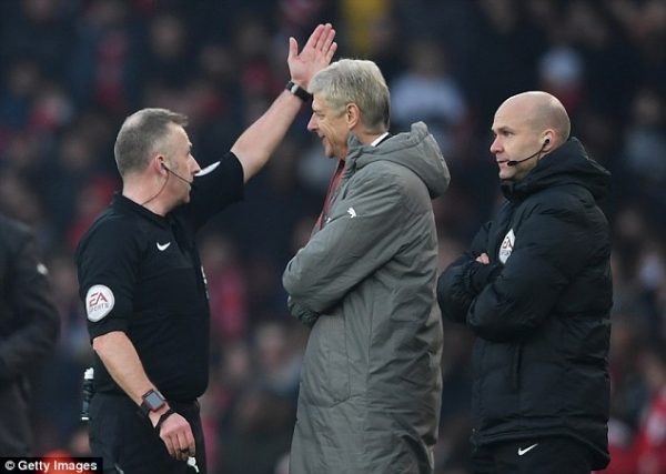 Arsene Wenger sent off by Jon Moss