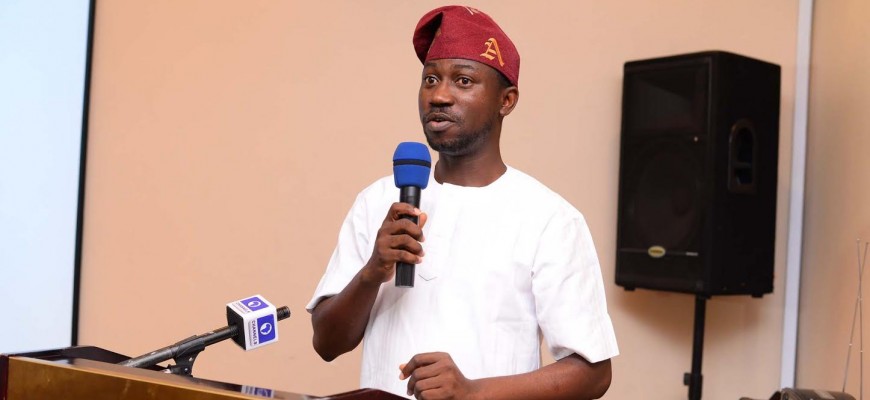 Ayeni-Adekunle-at-first-ever-annual-Nigeria-PR-Report-unveil-870x400