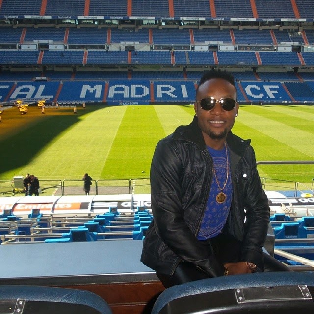 No doubt he visited the Santiago Bernabéu stadium, but it looks like they carried baba from another location and dropped him here.
