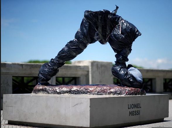 Messi statue