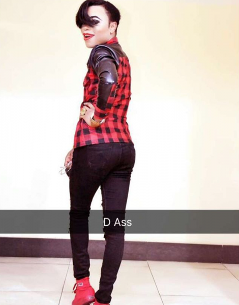 Bobrisky showing off the booty